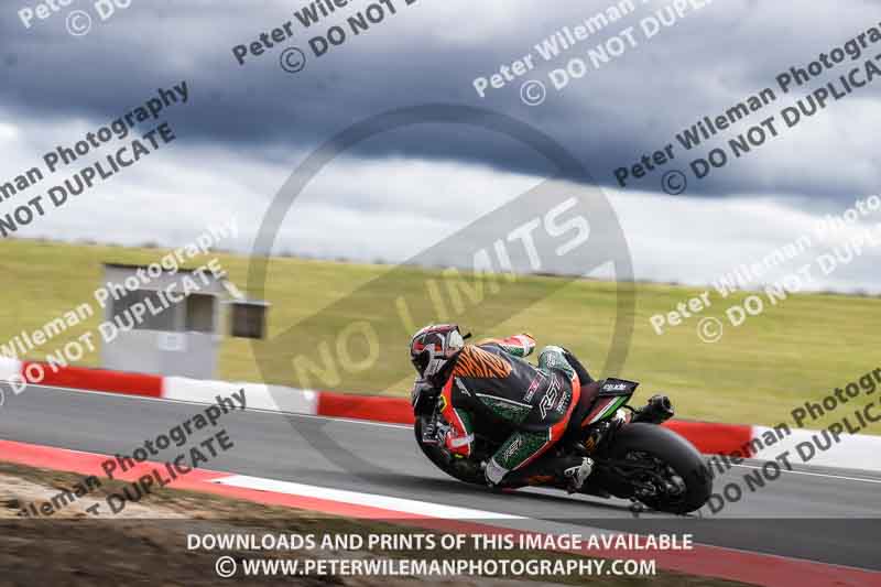 cadwell no limits trackday;cadwell park;cadwell park photographs;cadwell trackday photographs;enduro digital images;event digital images;eventdigitalimages;navarra;no limits trackdays;peter wileman photography;racing digital images;trackday digital images;trackday photos